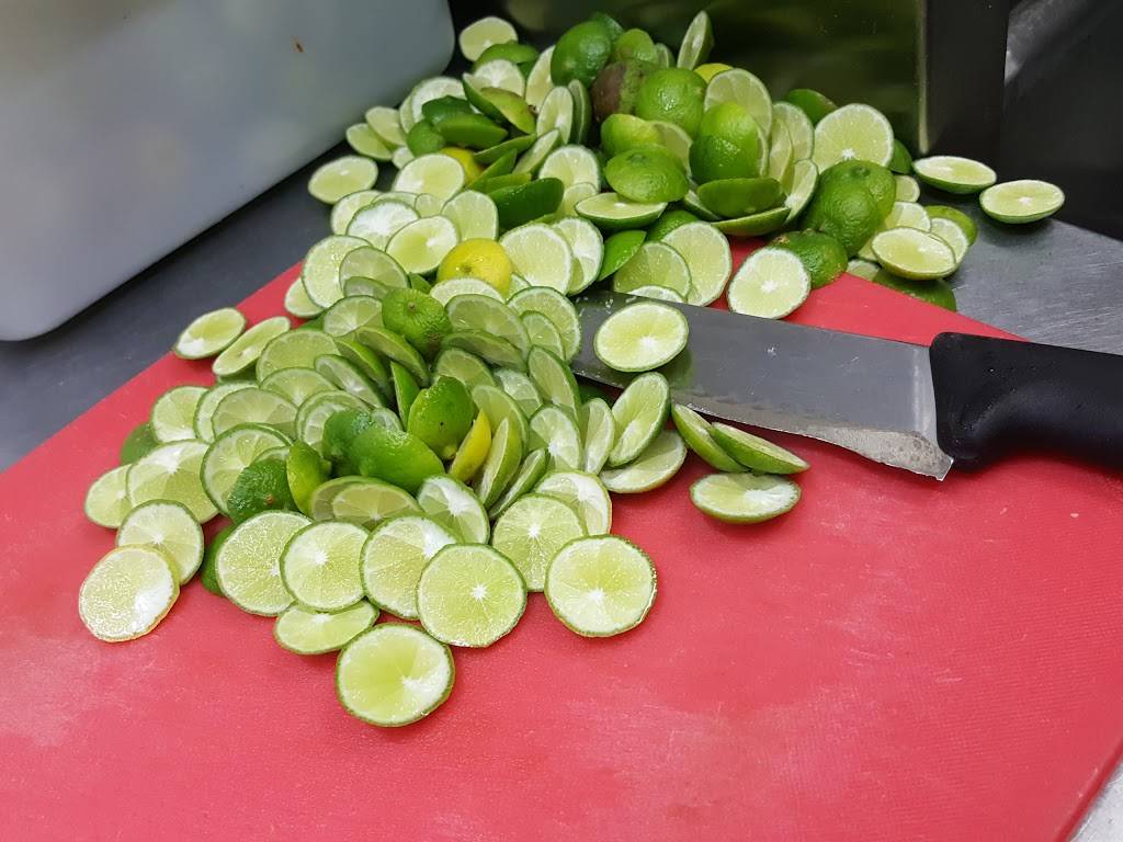 Tacos Y Mariscos El Tio | restaurant | 10250 Rosecrans Ave, Bellflower, CA 90706, USA | 5629258381 OR +1 562-925-8381