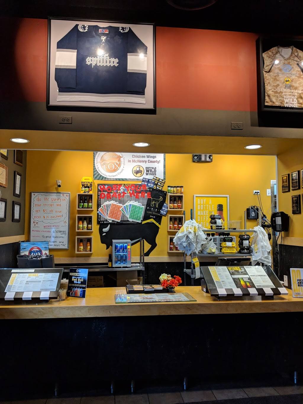 Buffalo Wild Wings | restaurant | 461 S Randall Rd, Algonquin, IL 60102, USA | 8474582333 OR +1 847-458-2333