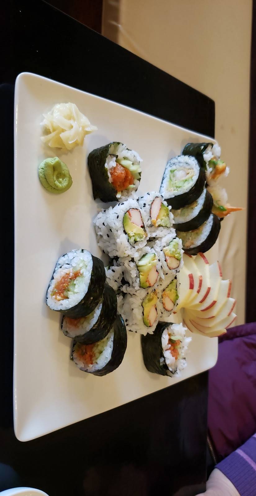 Momo Sushi | restaurant | 662 S Lake St, Mundelein, IL 60060, USA | 8475662544 OR +1 847-566-2544