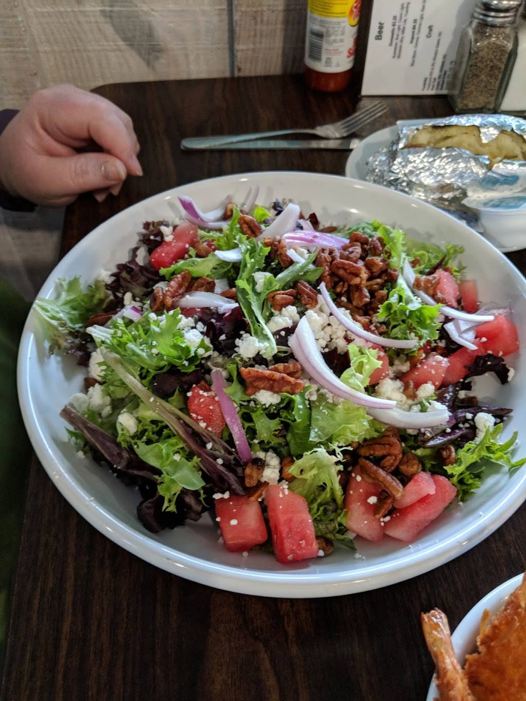 Bettys Waterfront Restaurant | restaurant | 1045 B-Var Rd SW, Supply, NC 28462, USA | 9108423381 OR +1 910-842-3381