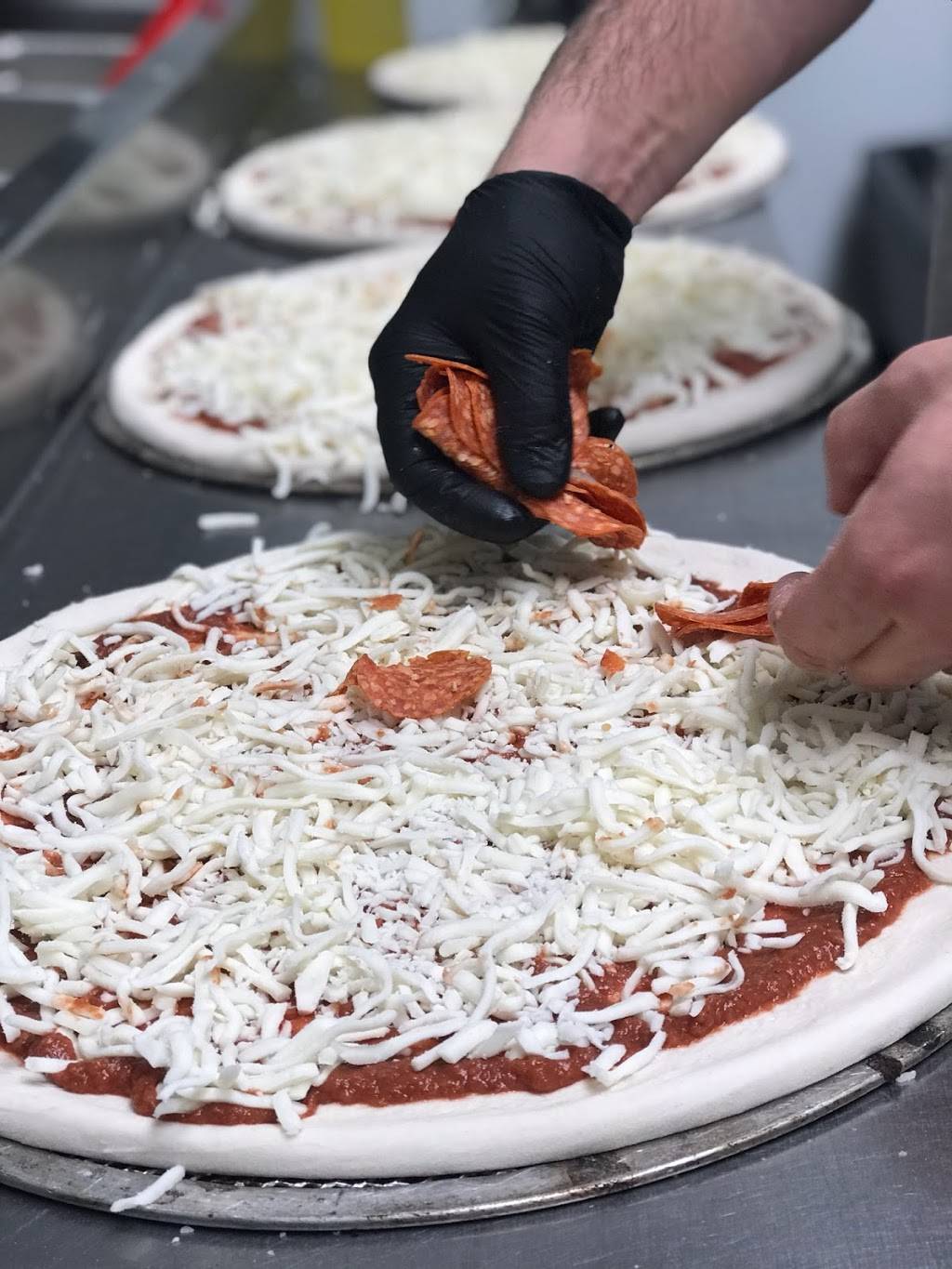 Lucos Pizza | restaurant | 2925 W Republic Rd #100, Springfield, MO 65807, USA | 4173158586 OR +1 417-315-8586