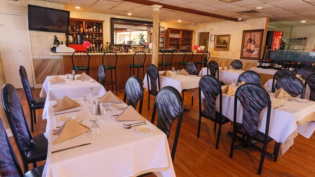 Goccia D’oro | restaurant | 485 W Montauk Hwy, Lindenhurst, NY 11757, USA | 6319917799 OR +1 631-991-7799