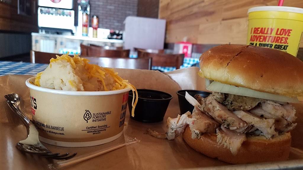 Dickeys Barbecue Pit | restaurant | 4001 Clark Rd, Sarasota, FL 34233, USA | 9419224400 OR +1 941-922-4400