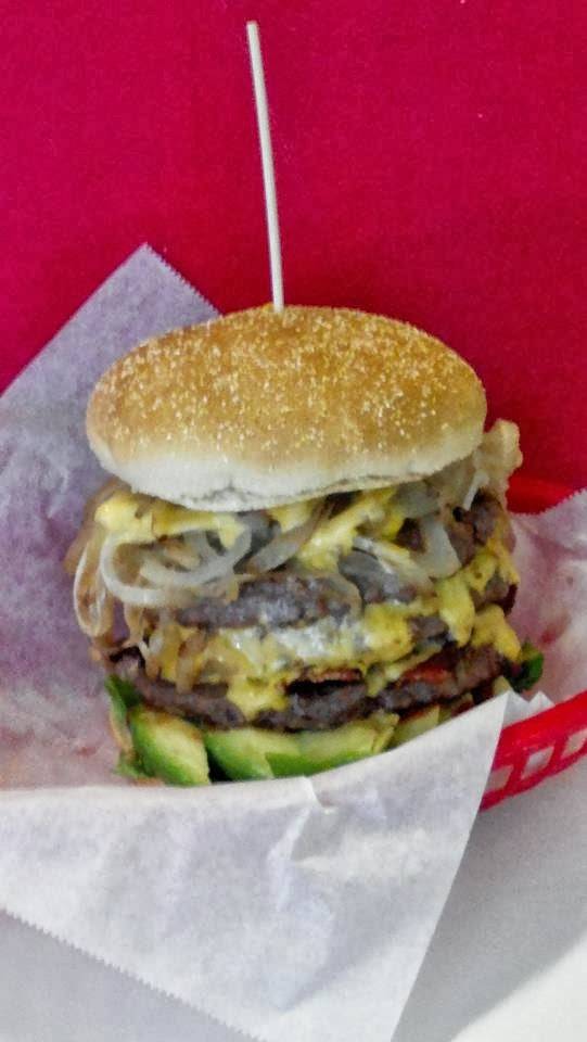 Izzys Burger Spa | restaurant | 460 Pearson Rd, Paradise, CA 95969, USA | 5308721266 OR +1 530-872-1266