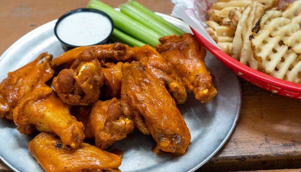 Pluckers Wing Bar | restaurant | 8731 W Loop S, Houston, TX 77096, USA | 2815989464 OR +1 281-598-9464