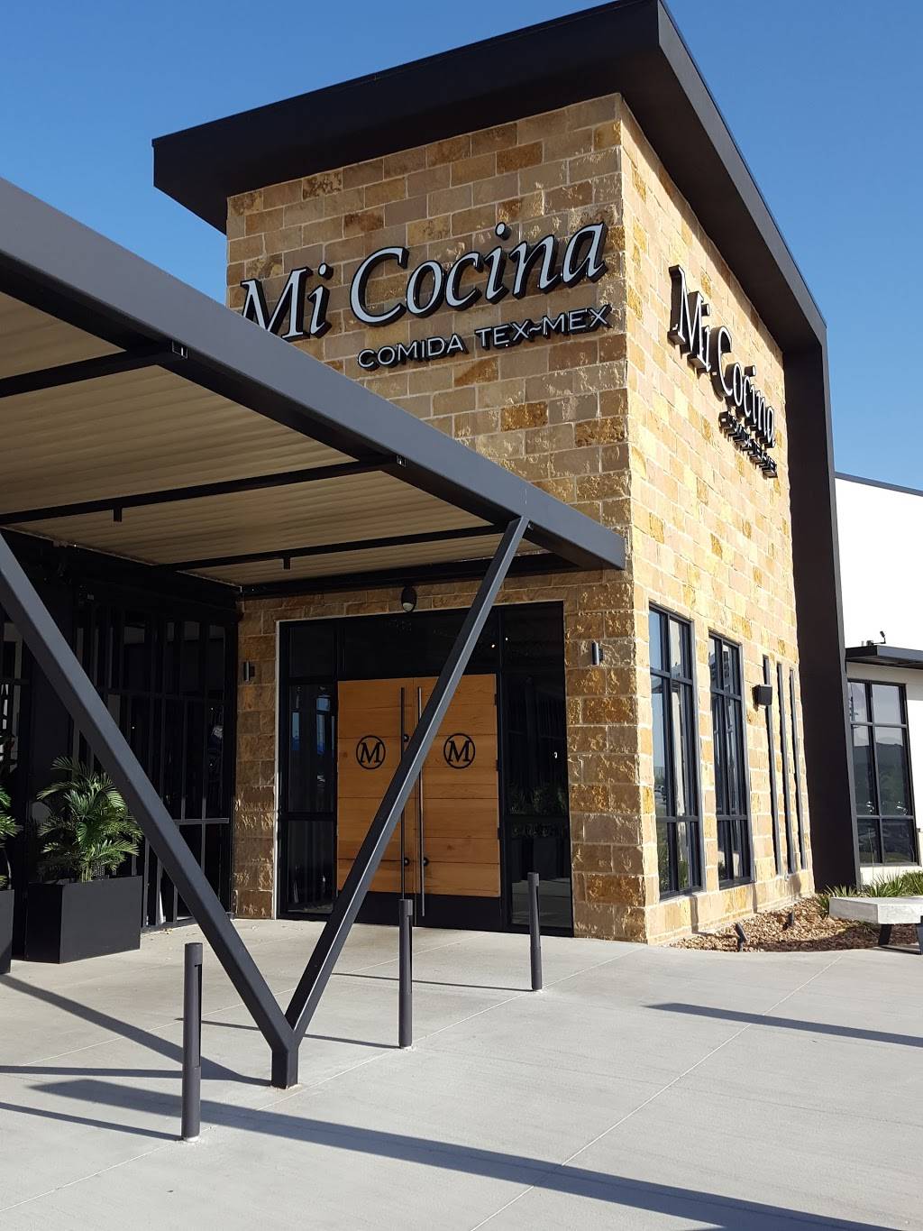 Mi Cocina | restaurant | 5400 Nebraska Furniture Mart Dr, The Colony, TX 75056, USA | 4697775050 OR +1 469-777-5050