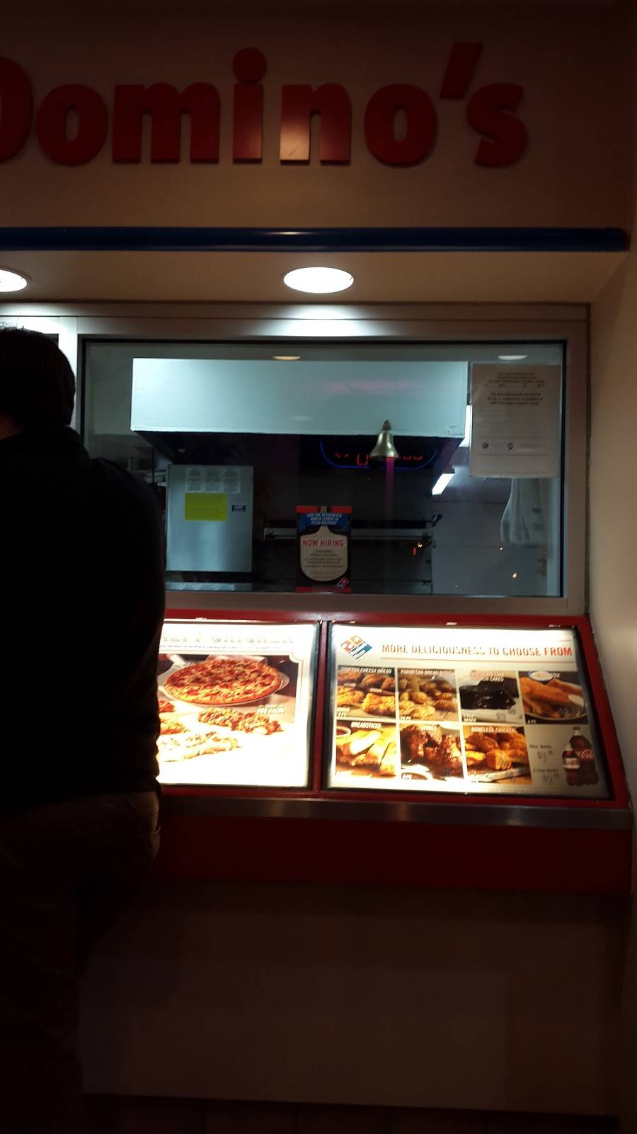 Dominos Pizza | meal delivery | 143 W Division St, Chicago, IL 60610, USA | 3126647440 OR +1 312-664-7440