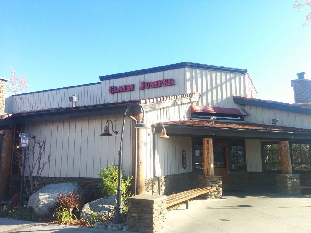 Claim Jumper Restaurants | restaurant | 25740 The Old Rd, Valencia, CA 91381, USA | 6612542628 OR +1 661-254-2628