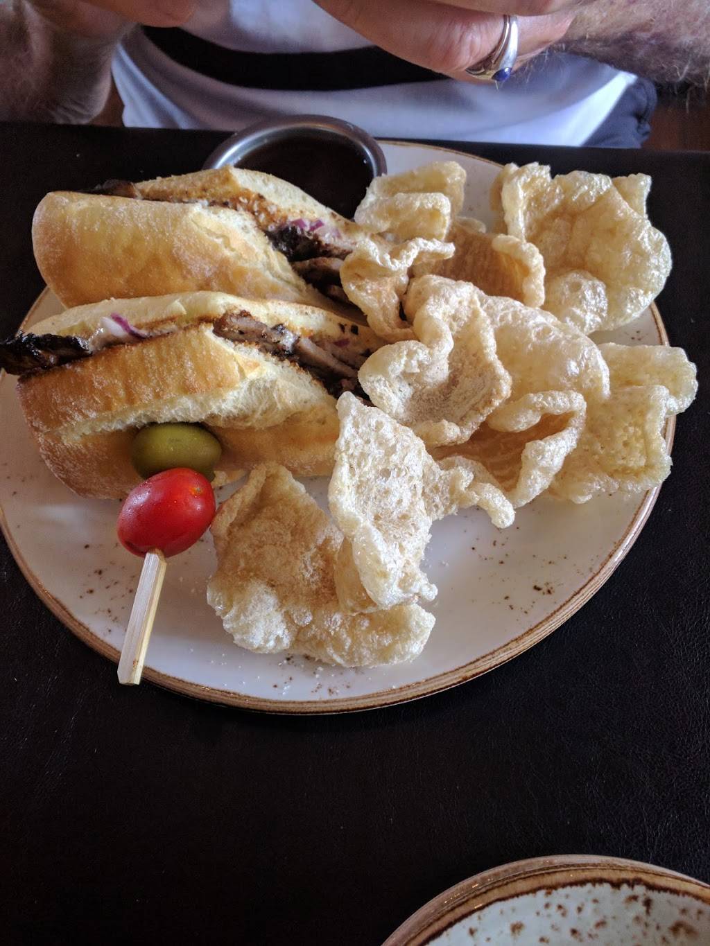 The Standard Plate & Pour | restaurant | 207 E Main St, New Albany, IN 47150, USA | 8125901055 OR +1 812-590-1055