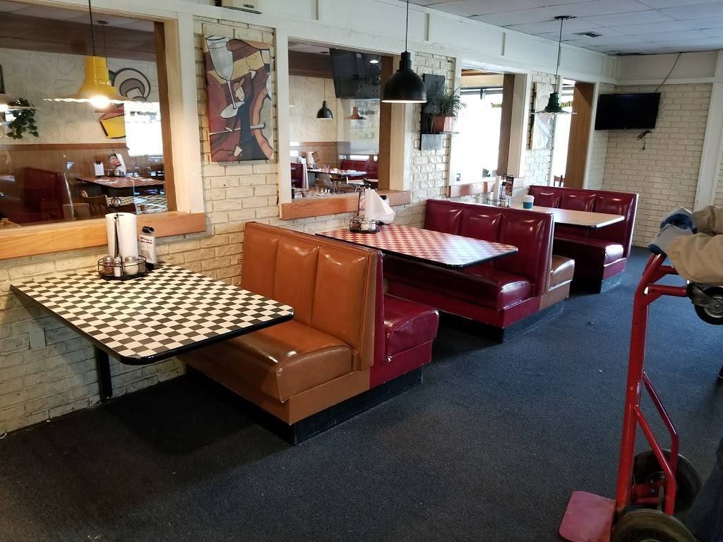 Pizza Hut | meal takeaway | 909 Alden Dr, Auburn, NE 68305, USA | 4022744391 OR +1 402-274-4391