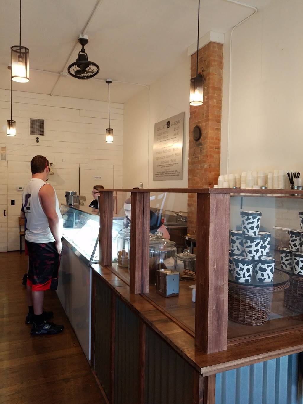 Milk & Sugar Scoop Shoppe | restaurant | 2027 W Franklin St Unit B, Evansville, IN 47712, USA | 8126021423 OR +1 812-602-1423