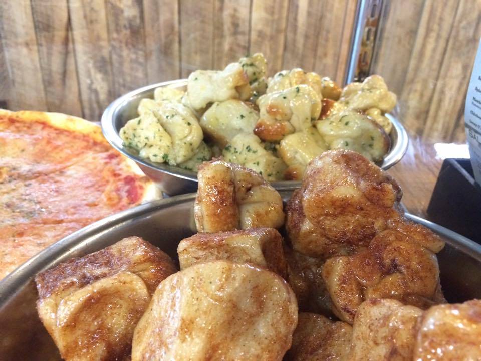 Ramuntos Brick Oven Pizza | restaurant | 67 Main St, North Adams, MA 01247, USA | 4133985152 OR +1 413-398-5152