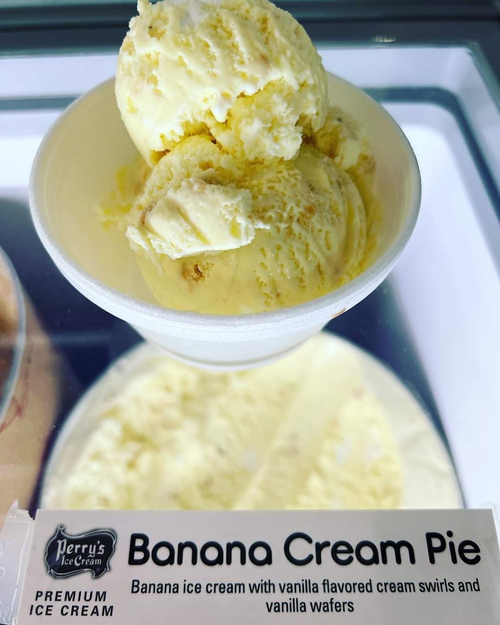 Allys Ice Cream & Grill Cafe | restaurant | 141 Overlook Rd, Poughkeepsie, NY 12603, USA | 8452046901 OR +1 845-204-6901