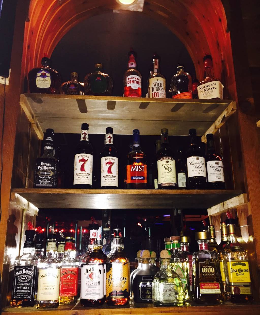 Golden Horseshoe Club | restaurant | 1335 N Mildred St, Ranson, WV 25438, USA | 3047253885 OR +1 304-725-3885