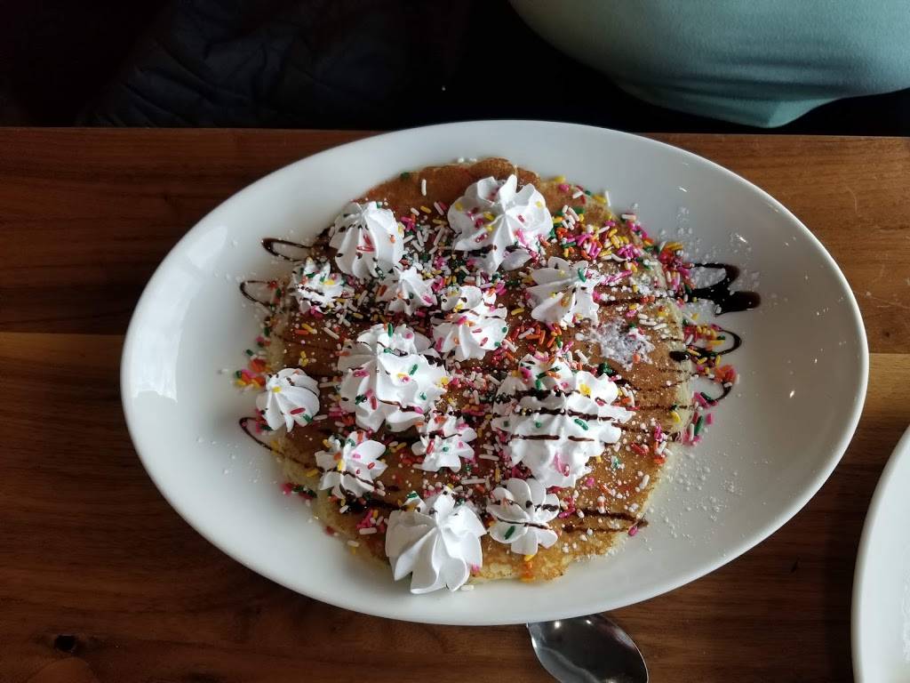 Chips Family Restaurant | restaurant | 525 Tunxis Hill Cut Off, Fairfield, CT 06825, USA | 2033323370 OR +1 203-332-3370