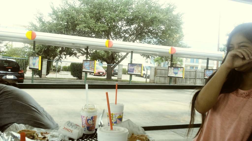 Sonic Drive-In | restaurant | 5031 Rigsby Ave, San Antonio, TX 78222, USA | 2106480249 OR +1 210-648-0249
