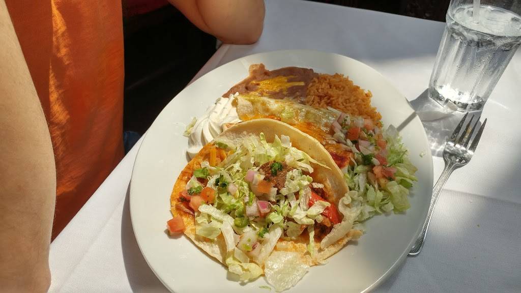 El Serrano | restaurant | 2151 Columbia Ave, Lancaster, PA 17603, USA | 7173976191 OR +1 717-397-6191