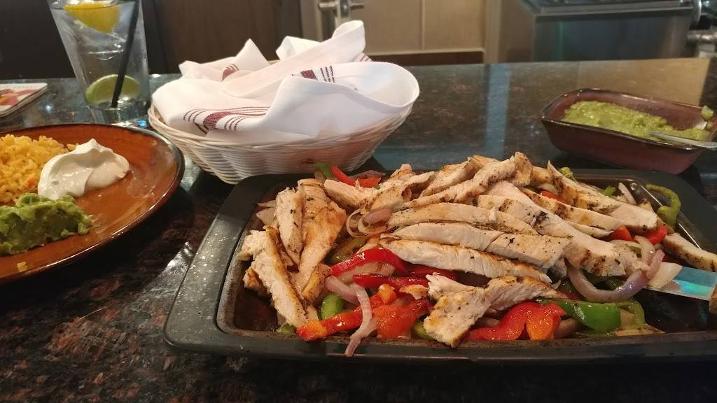 En Fuego Mexican Grille | restaurant | 17W648 22nd St, Oakbrook Terrace, IL 60181, USA | 6306138899 OR +1 630-613-8899