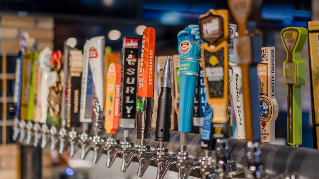 Skyline Social & Games - Bar & Restaurant (Lounge) | night club | 4894 Miller Trunk Hwy, Hermantown, MN 55811, USA | 2187278555 OR +1 218-727-8555