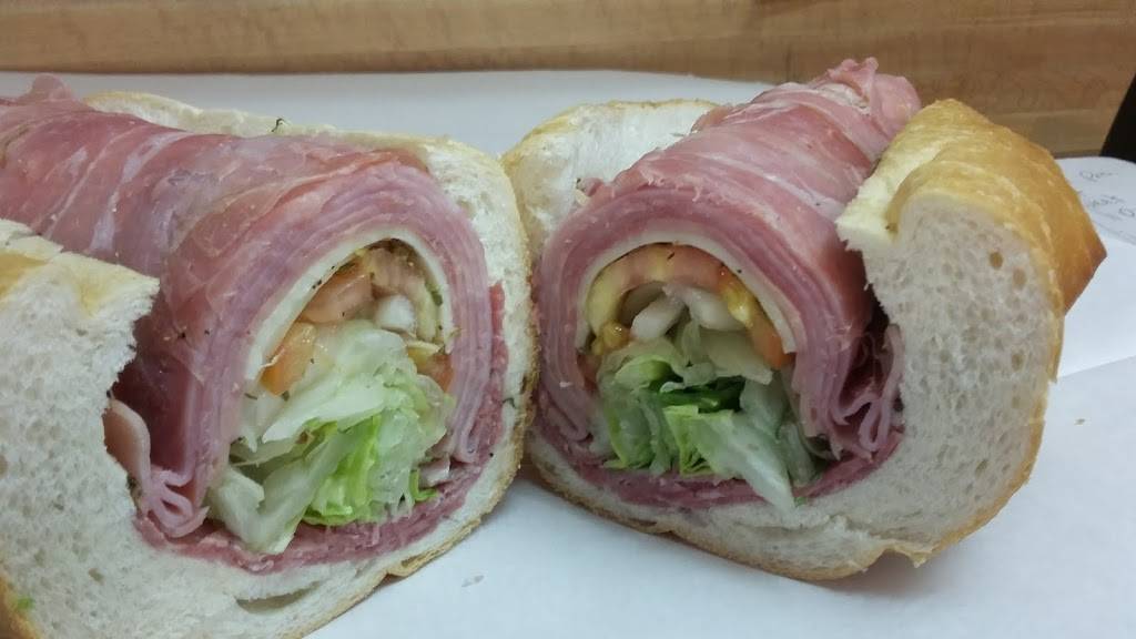 Casapullas North Steak & Sub | restaurant | 2707 Concord Pike, Wilmington, DE 19803, USA | 3024770221 OR +1 302-477-0221