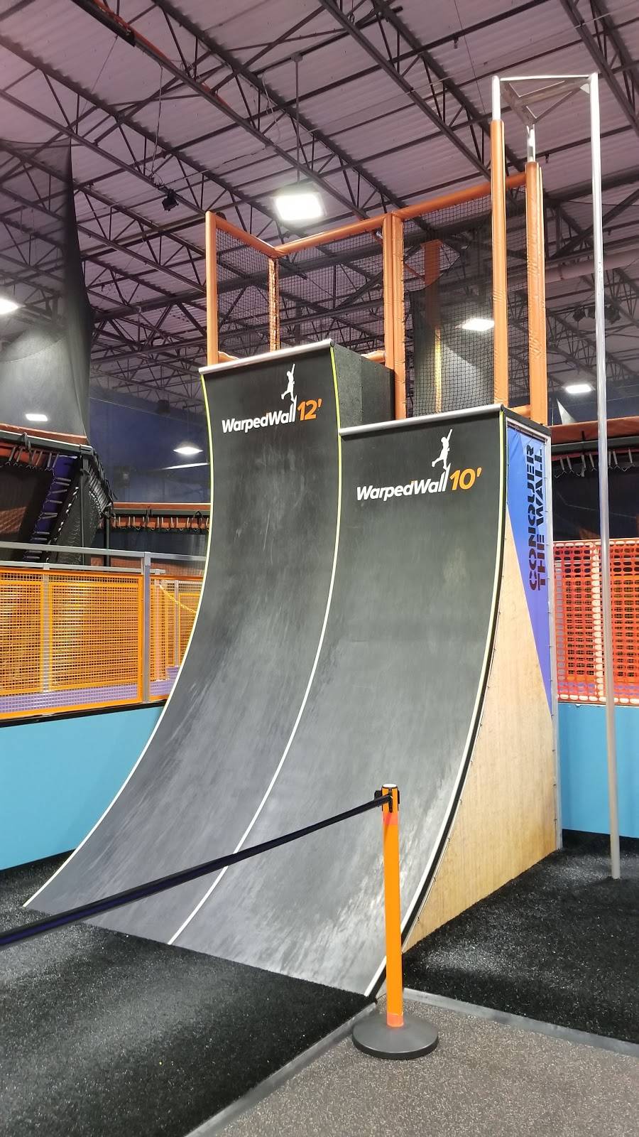 Sky Zone Trampoline Park | restaurant | 325 W Lake St Ste A, Elmhurst, IL 60126, USA | 6304788339 OR +1 630-478-8339