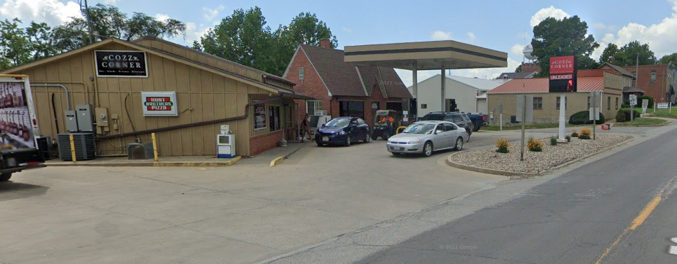 Hunt Brothers Pizza | meal takeaway | 200 E Nodaway St, Oregon, MO 64473, USA | 6604462566 OR +1 660-446-2566