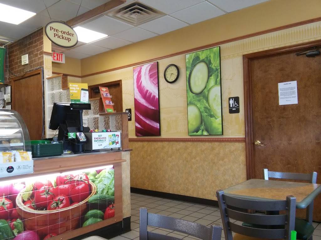Subway | restaurant | 240 Manor Ave, Millersville, PA 17551, USA | 7178716597 OR +1 717-871-6597