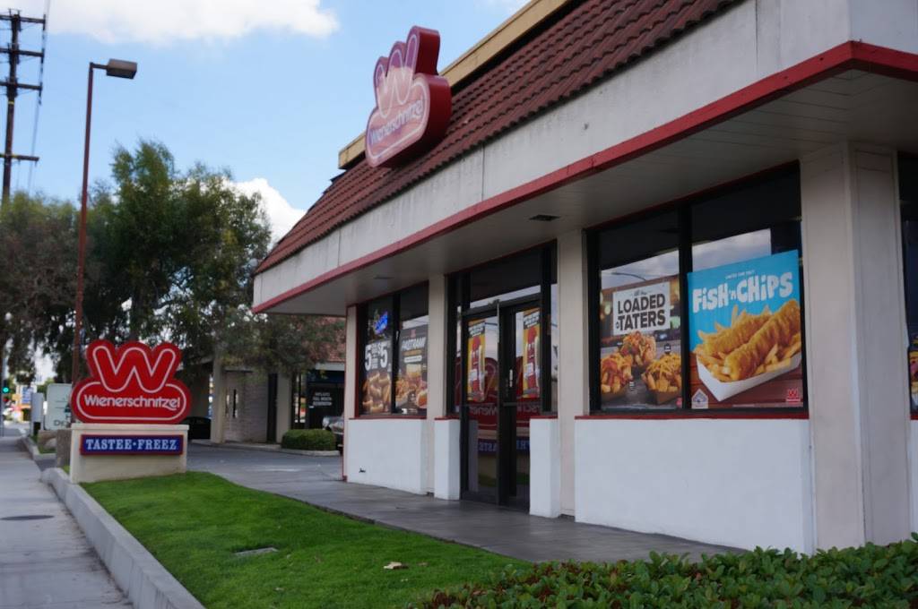 Wienerschnitzel | restaurant | 1120 E Imperial Hwy, La Habra, CA 90631, USA | 7148700307 OR +1 714-870-0307