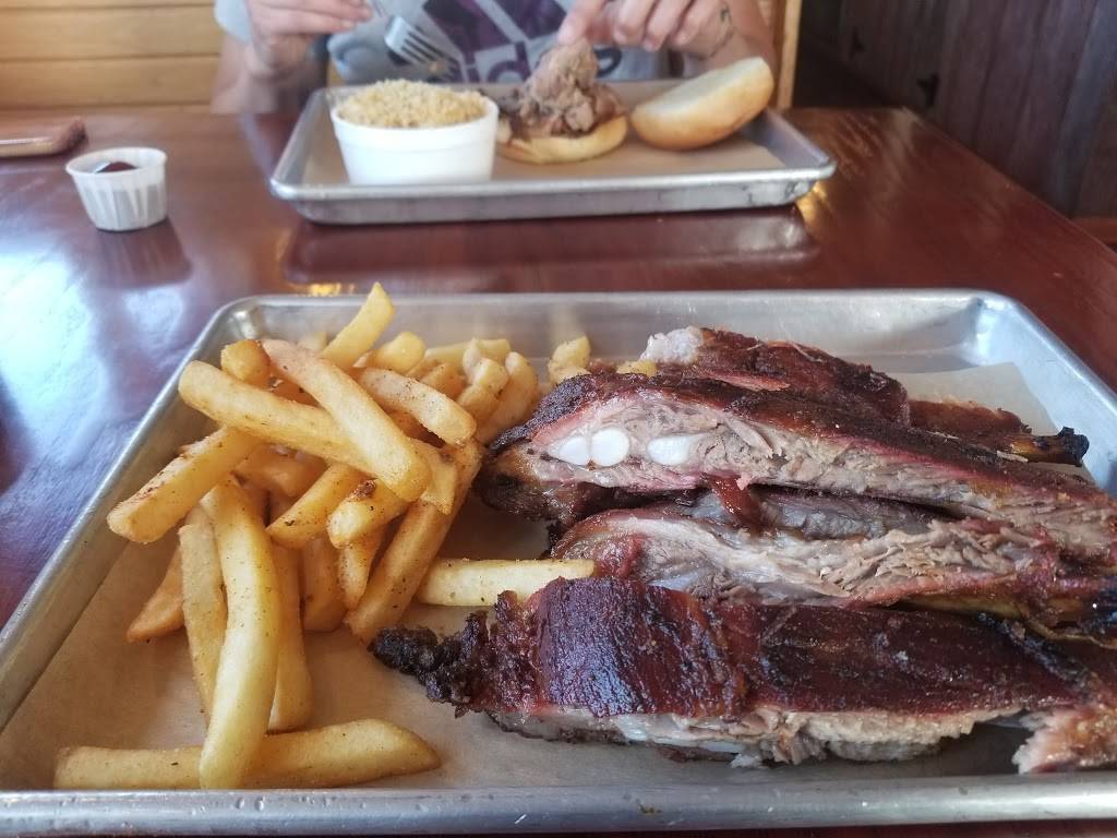 Indiana Smokehouse | restaurant | 2825 Middle Rd, Columbus, IN 47203, USA | 8127990067 OR +1 812-799-0067