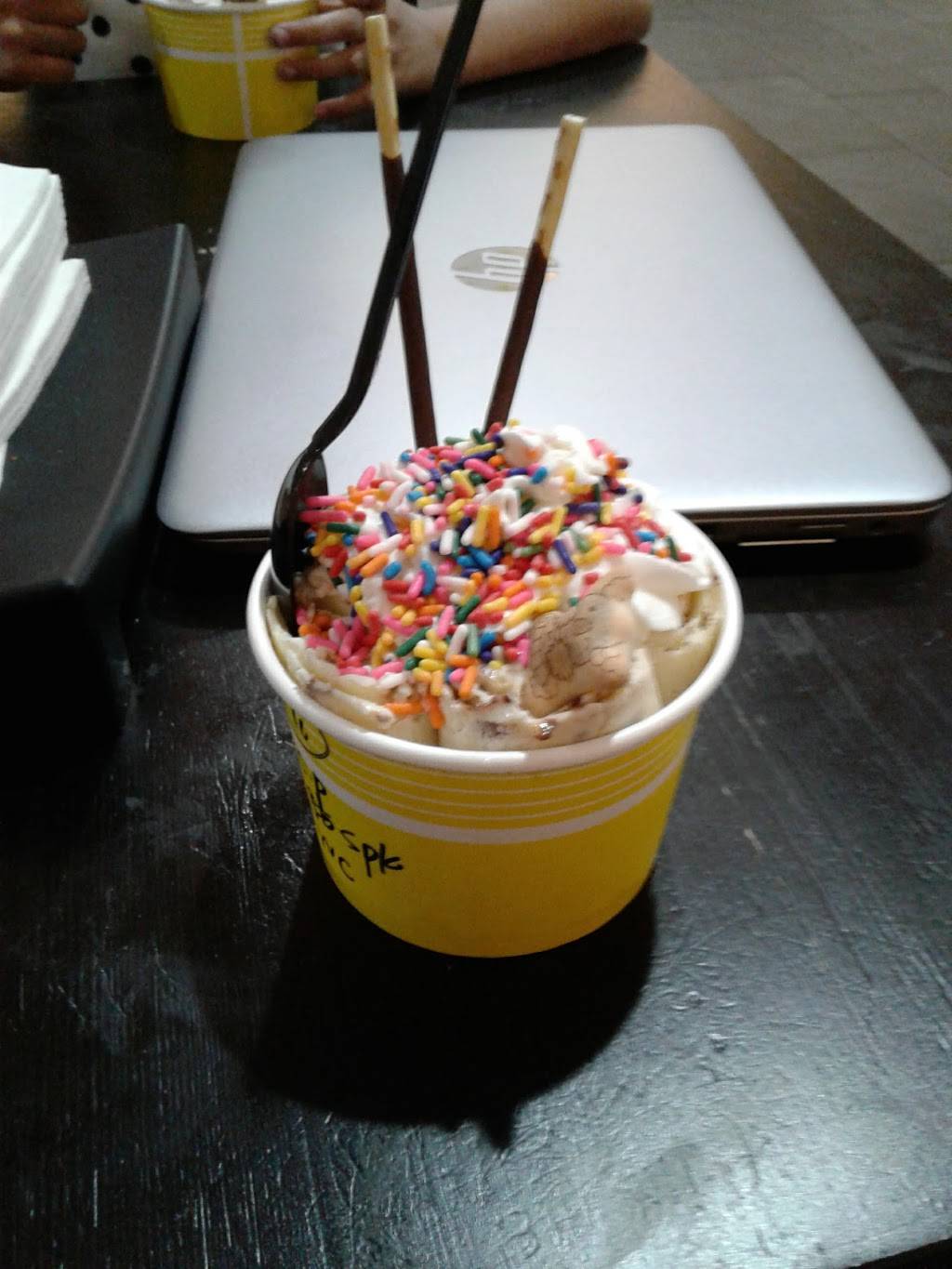 Krispy Kreme | bakery | 2128 W Brandon Blvd, Brandon, FL 33511, USA | 8135711395 OR +1 813-571-1395