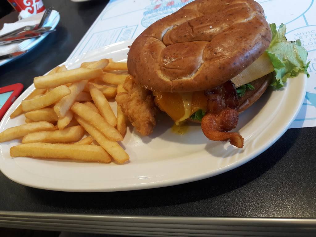 Friendlys | restaurant | 966 Grafton St, Worcester, MA 01604, USA | 5087983298 OR +1 508-798-3298