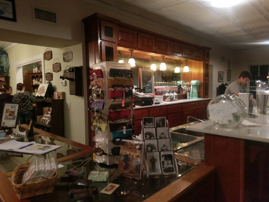 Leona General Store | restaurant | North Leona Blvd, 136 TX-75, Leona, TX 75850, USA | 9033442202 OR +1 903-344-2202