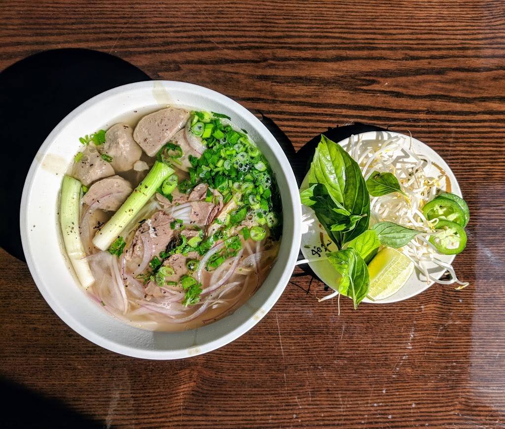 Hais Sushi & Pho | restaurant | 2617 8th Ave S #112, Nashville, TN 37204, USA | 6157605800 OR +1 615-760-5800