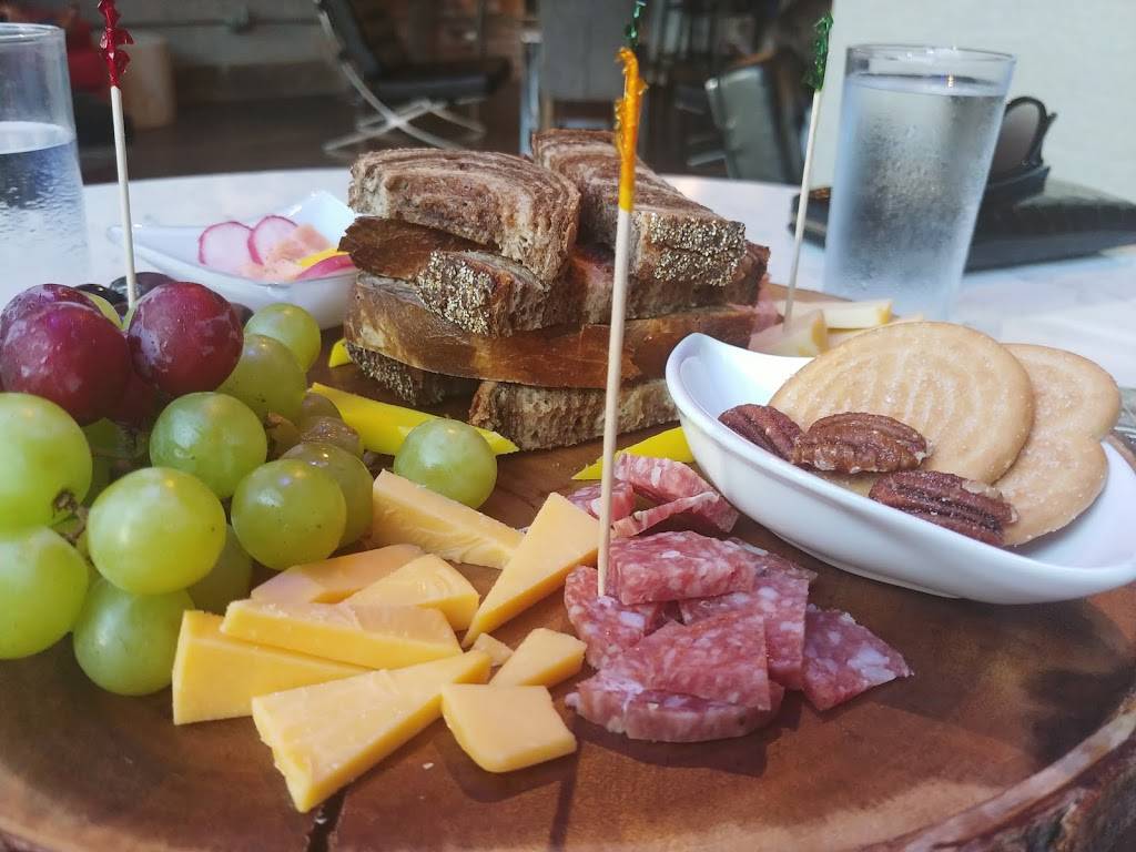 Infuxn Kitchen + Cocktails | restaurant | 530 S Main St, Joplin, MO 64801, USA | 4174833979 OR +1 417-483-3979