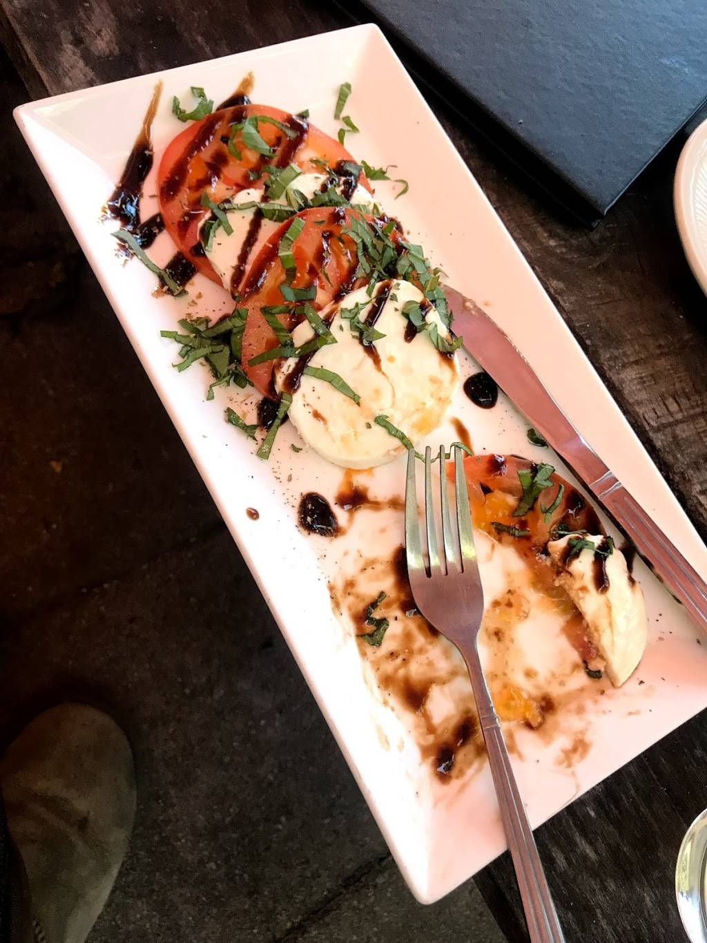 Tarbenders Lounge | restaurant | 10 S King St, Leesburg, VA 20175, USA | 5712919446 OR +1 571-291-9446