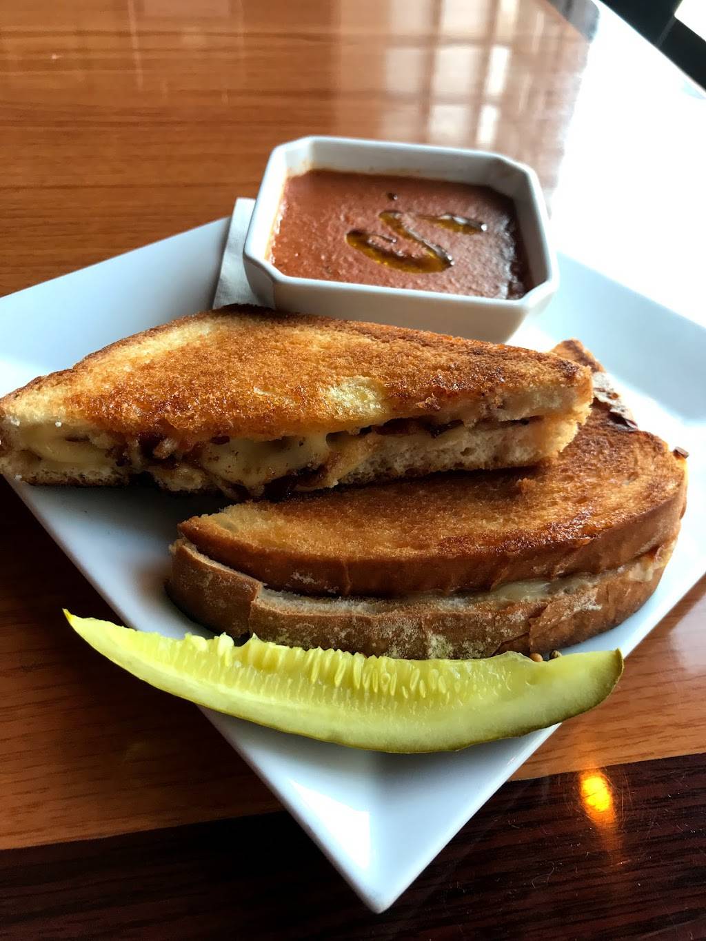 Philadelphia Tavern | restaurant | 9413 Main St, Manassas, VA 20110, USA | 7033931776 OR +1 703-393-1776