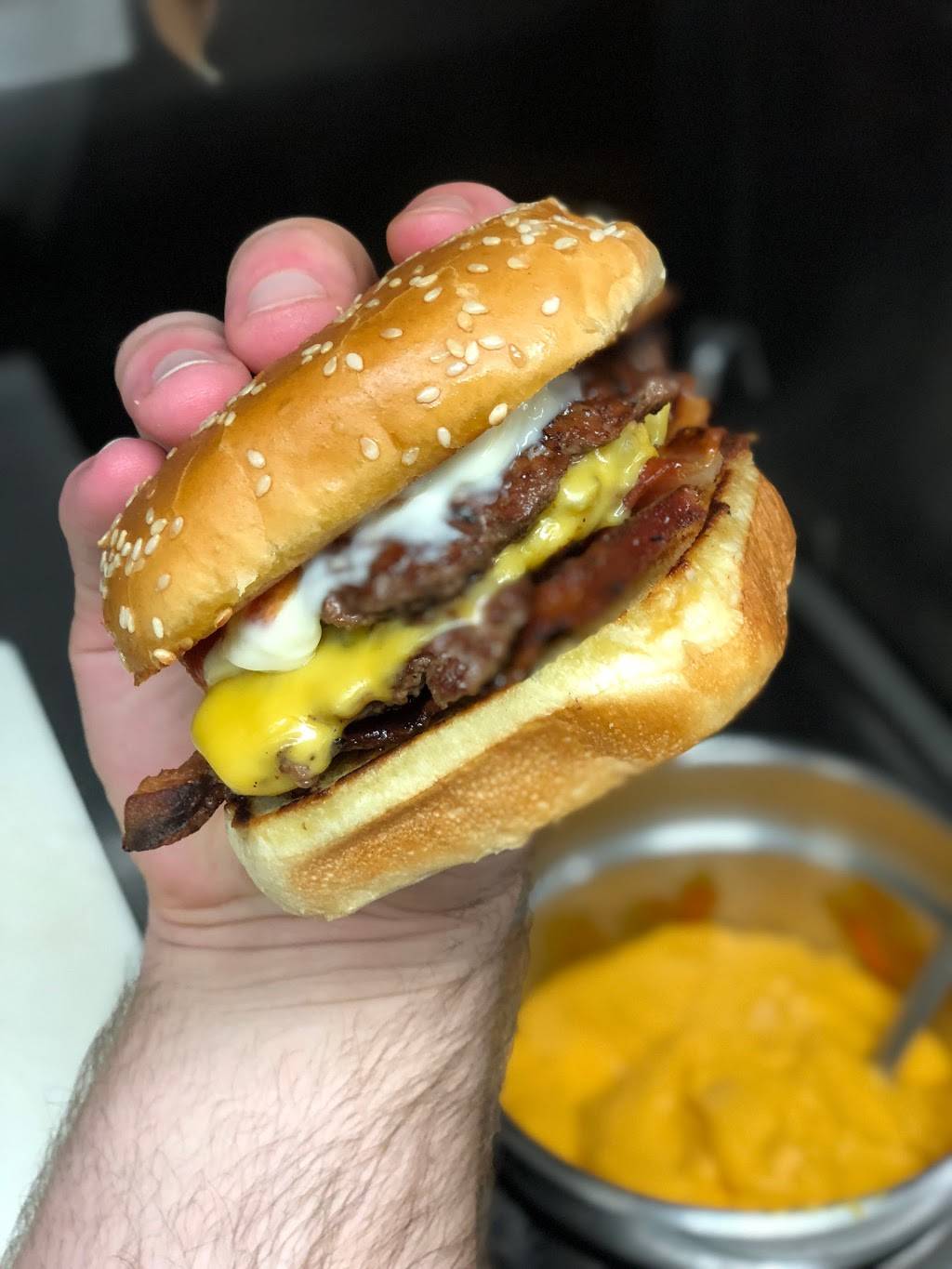 Flippin Burgers | restaurant | 10 Summer St, Bridgewater, MA 02324, USA | 5086976700 OR +1 508-697-6700