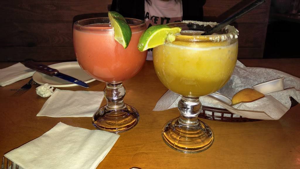 Texas Roadhouse | restaurant | 925 N Belt Hwy, St Joseph, MO 64506, USA | 8166762333 OR +1 816-676-2333