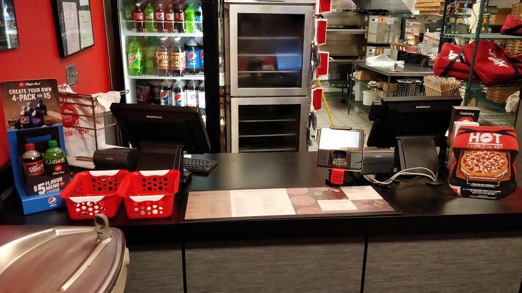 Pizza Hut | meal delivery | 8319 W 135th St, Overland Park, KS 66223, USA | 9134027280 OR +1 913-402-7280