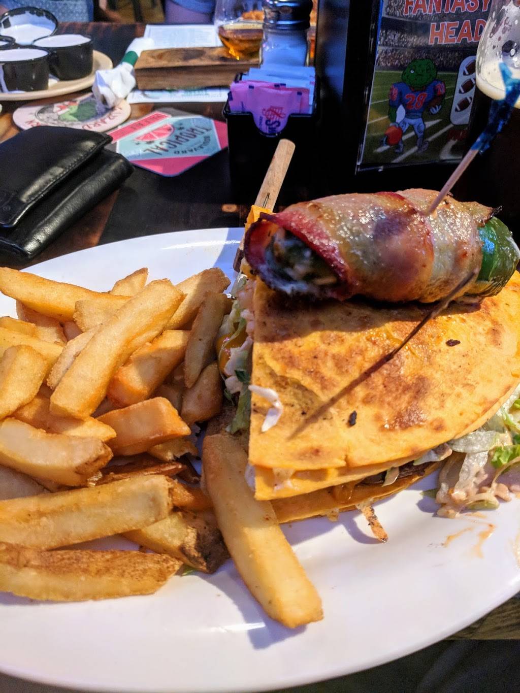 Winking Lizard | restaurant | 1355 Som Center Rd, Mayfield Heights, OH 44124, USA | 4406838003 OR +1 440-683-8003