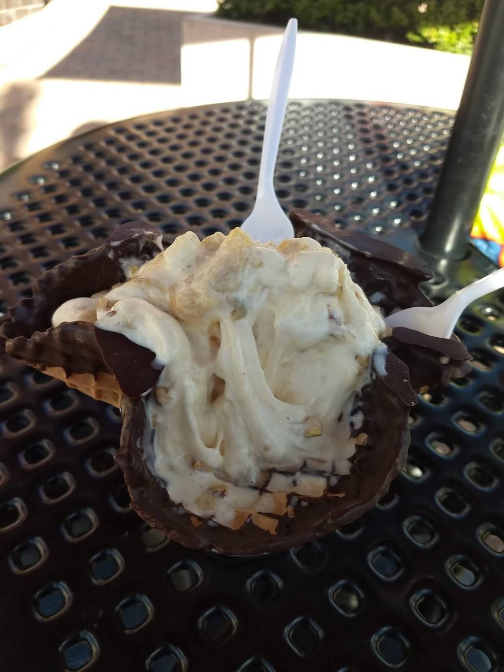 Cold Stone Creamery | bakery | 261 W 5th St, Oxnard, CA 93030, USA | 8053857201 OR +1 805-385-7201