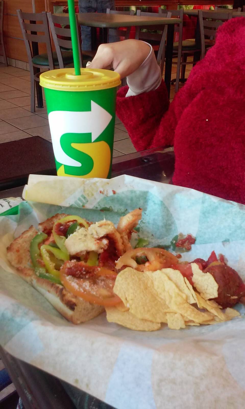 Subway Restaurants | restaurant | 4233 McCullough Ave, San Antonio, TX 78212, USA | 2108266215 OR +1 210-826-6215