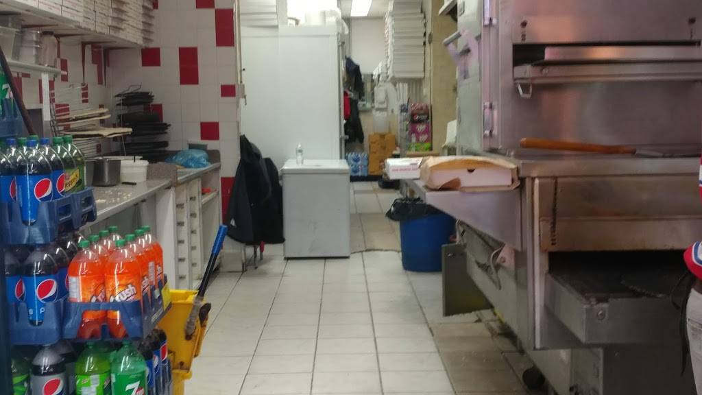 3 for 1 Pizza | restaurant | 3353 The Credit Woodlands, Mississauga, ON L5C 2K1, Canada | 9052757536 OR +1 905-275-7536