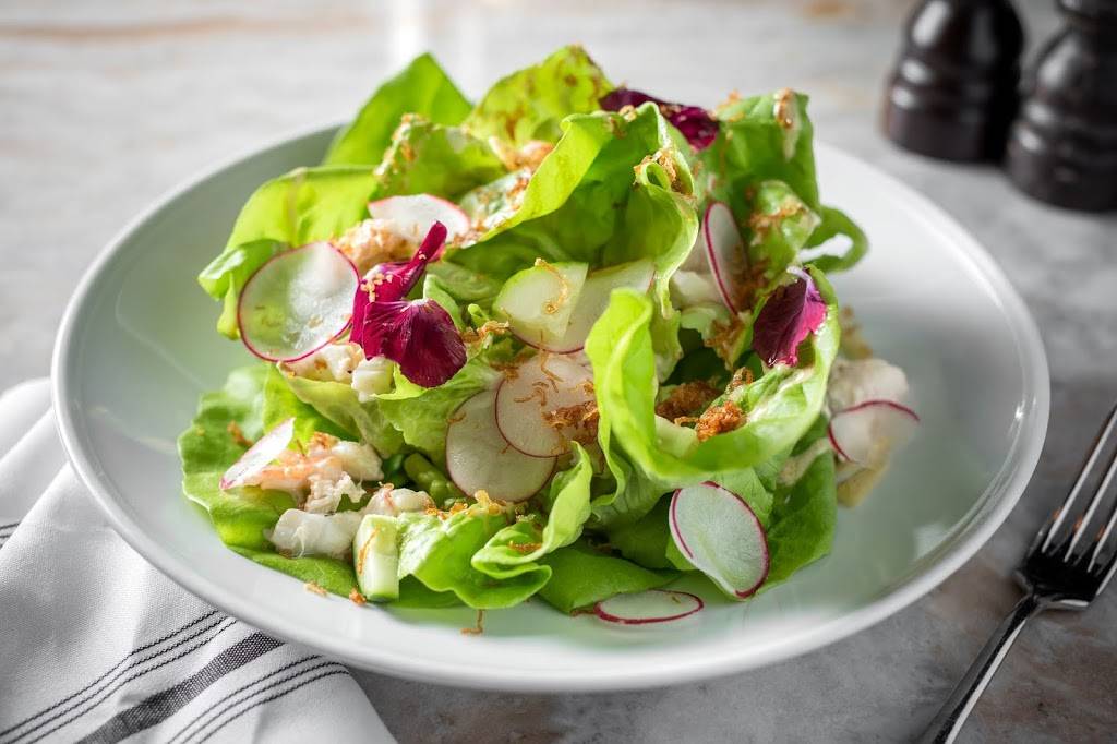 Eight Bar and Patio | restaurant | 8 W Maple St #1, Chicago, IL 60610, USA | 3129448888 OR +1 312-944-8888