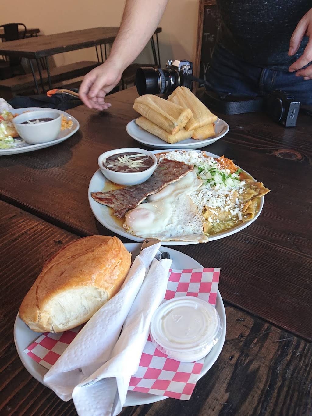 Tamales Alberto Echo Park | restaurant | 1630 Sunset Blvd, Los Angeles, CA 90026, USA | 2135720154 OR +1 213-572-0154