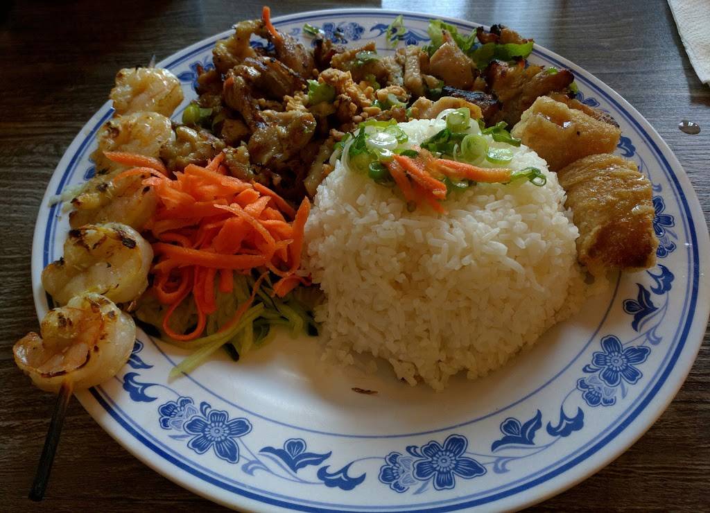 Le Saigon | restaurant | 11611 Santa Monica Blvd, Los Angeles, CA 90025, USA | 3103122929 OR +1 310-312-2929