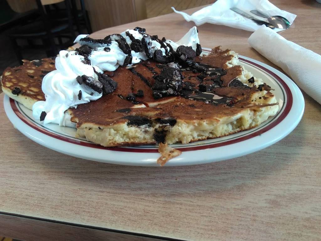 Huddle House | meal takeaway | 55 Covar Ave, Andrews, NC 28901, USA | 8283213663 OR +1 828-321-3663