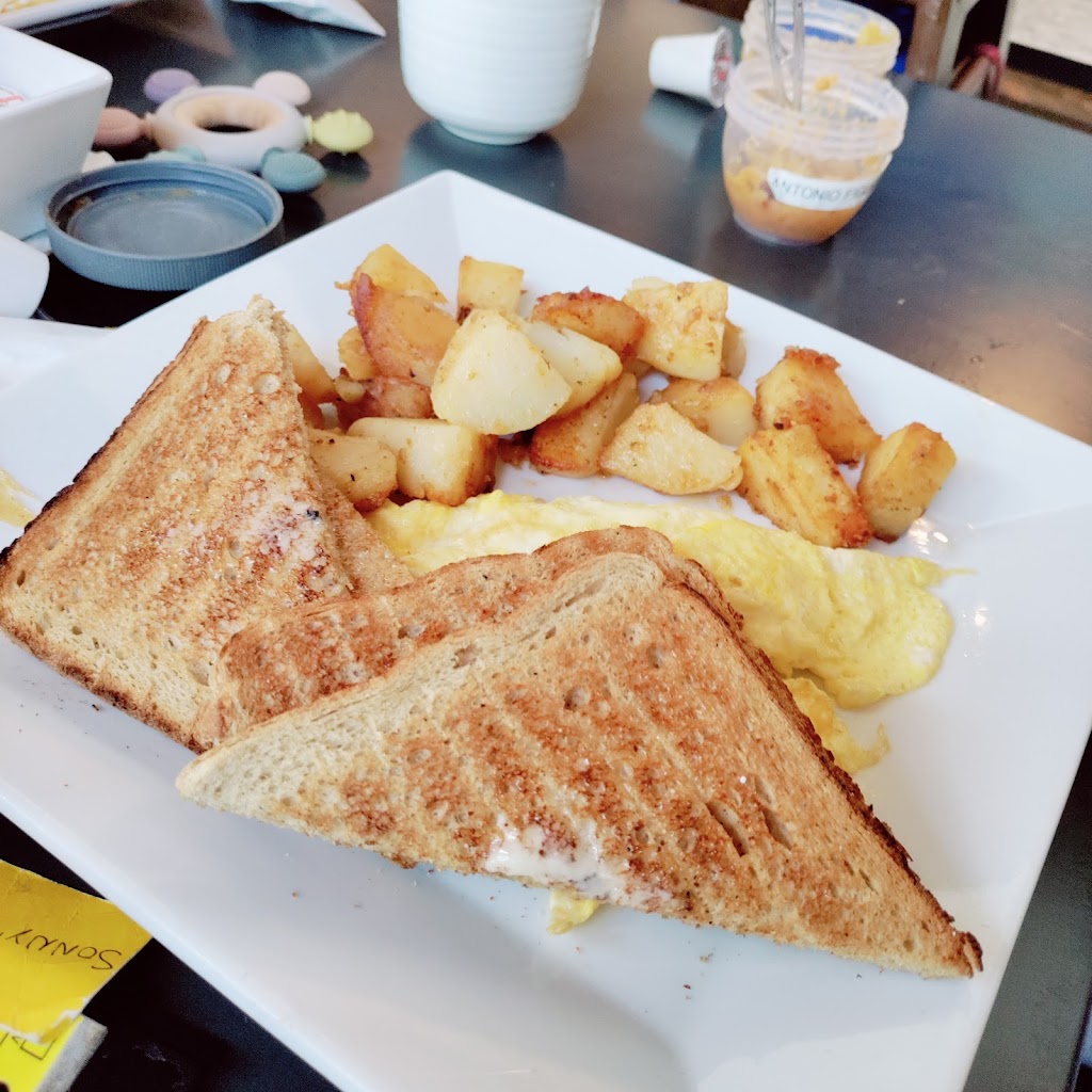 Woke Breakfast & Coffee | restaurant | 1201 Main St, Coventry, CT 06238, USA | 8604980232 OR +1 860-498-0232