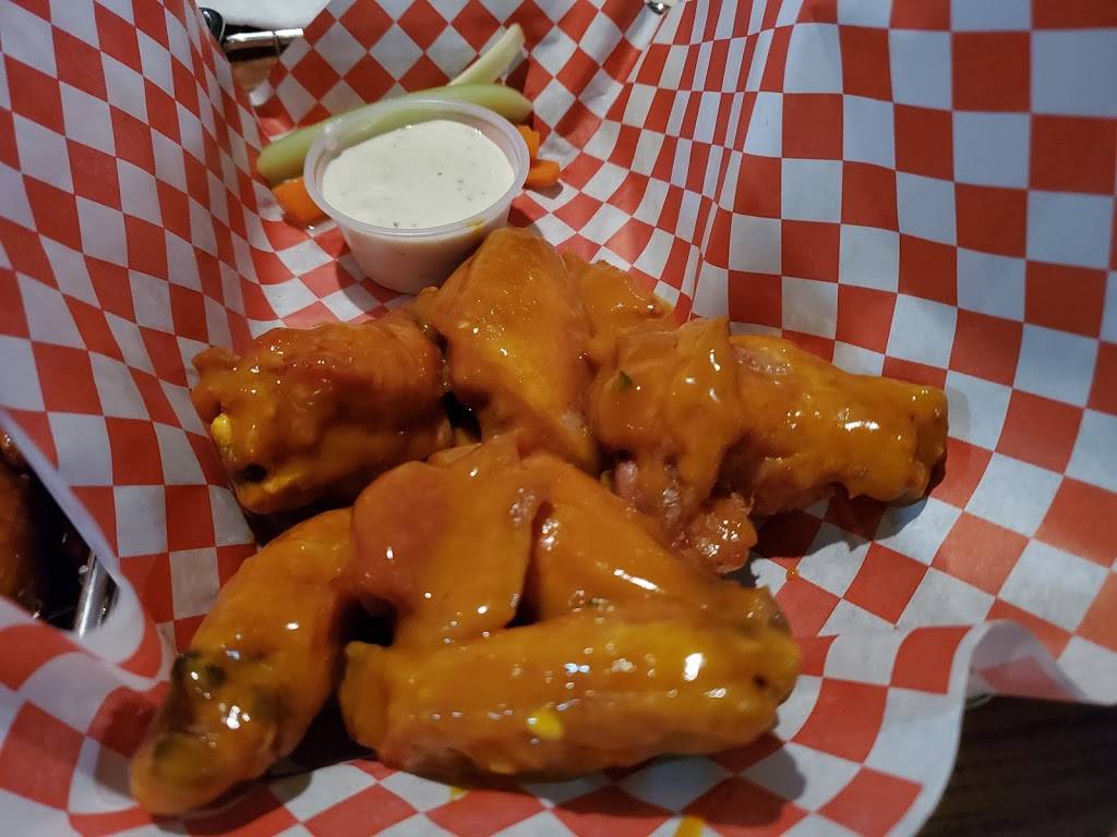 W.T. Shortys Sports Grill | restaurant | 990 S Oneida St, Denver, CO 80224, USA | 3033882883 OR +1 303-388-2883