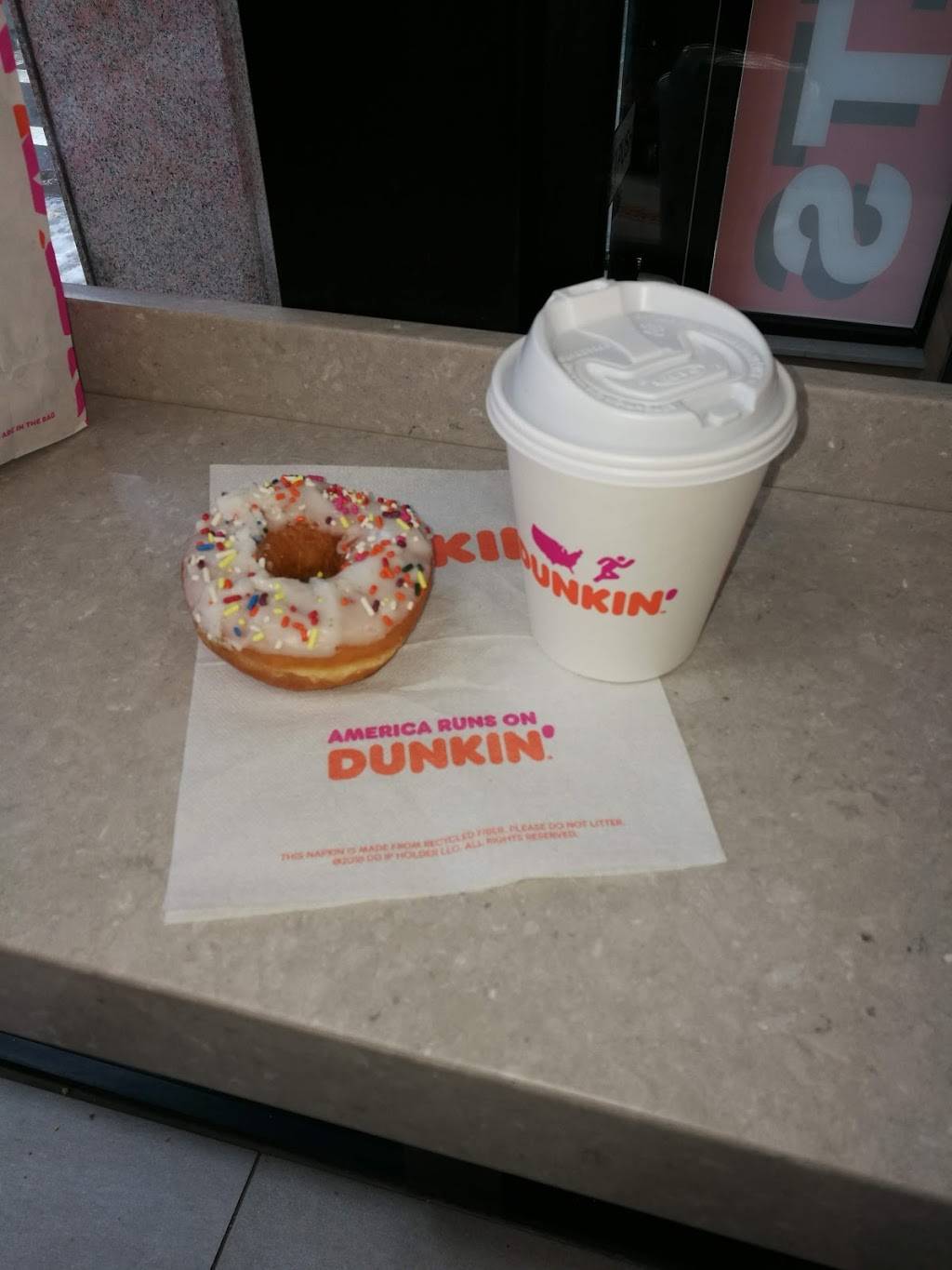 Dunkin | bakery | 59 Causeway St, Boston, MA 02114, USA | 6173674565 OR +1 617-367-4565